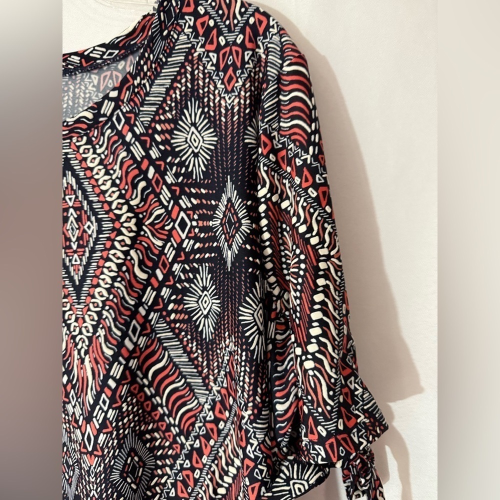 Tacera Tunic Top Scoop Neckline Sleeve Ties Black Red Tribal Print Size Large - Picture 7 of 9